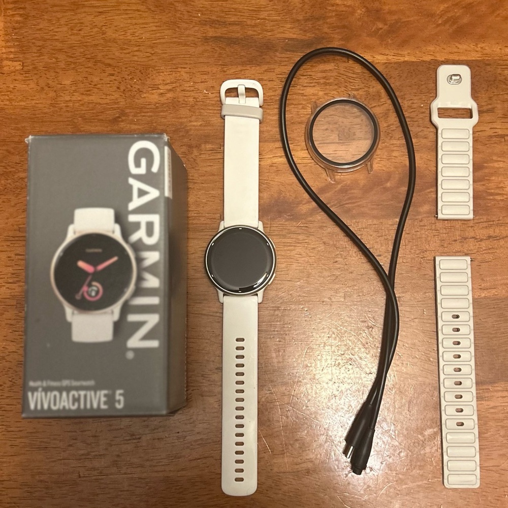 Garmin Vivoactive 5 Smartwatch with White Strap